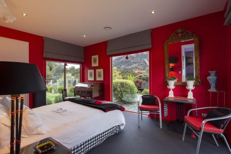 Photo of property in 6 Bracken Street, Arrowtown, 9302