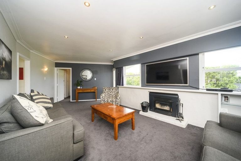 Photo of property in 18 Woburn Place, Takaro, Palmerston North, 4412