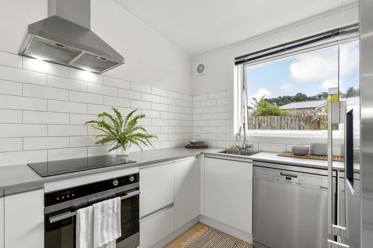 Photo of property in 2/6 North Avenue, Narrow Neck, Auckland, 0624