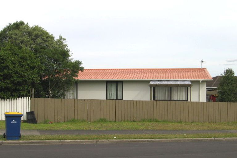 Photo of property in 1/15 Cyril Crescent, West Harbour, Auckland, 0618