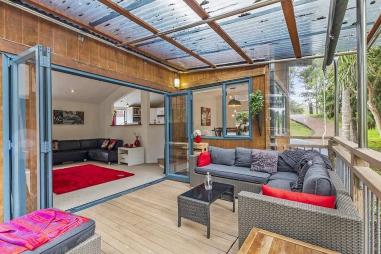 Photo of property in 220 Woodlands Park Road, Titirangi, Auckland, 0604