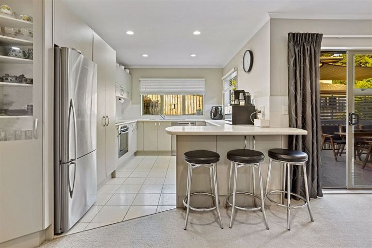 Photo of property in 31 Quincey Place, Massey, Auckland, 0614