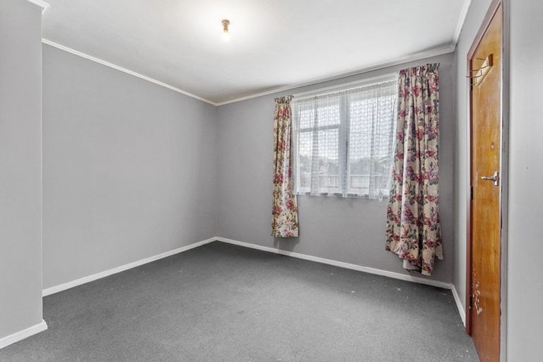 Photo of property in 21 York Place, Cannons Creek, Porirua, 5024