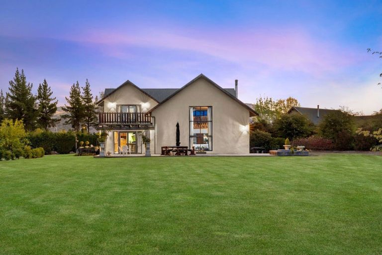 Photo of property in 33 Old Racecourse Road, Albert Town, Wanaka, 9305