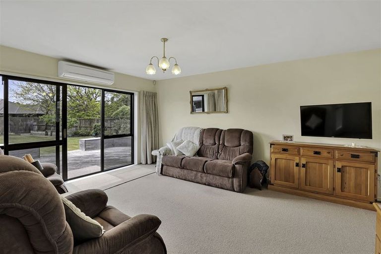 Photo of property in 10a Tamarisk Place, Parklands, Christchurch, 8083