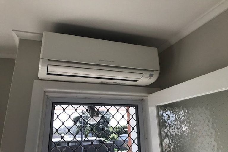 Photo of property in 2/4a Corrella Road, Belmont, Auckland, 0622