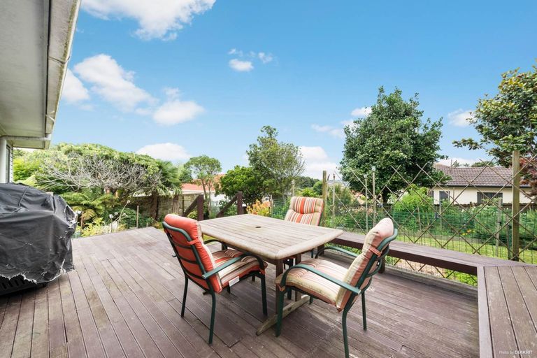 Photo of property in 15 Banksia Place, Goodwood Heights, Auckland, 2105