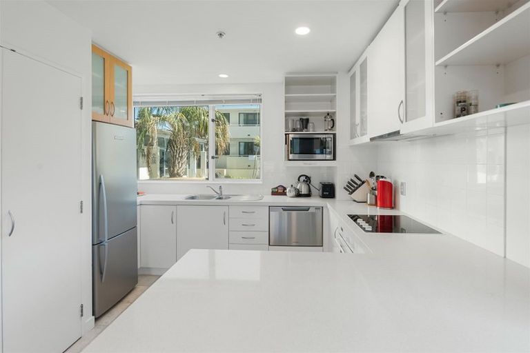 Photo of property in Beaumont Apartments, 2/12 Maunganui Road, Mount Maunganui, 3116