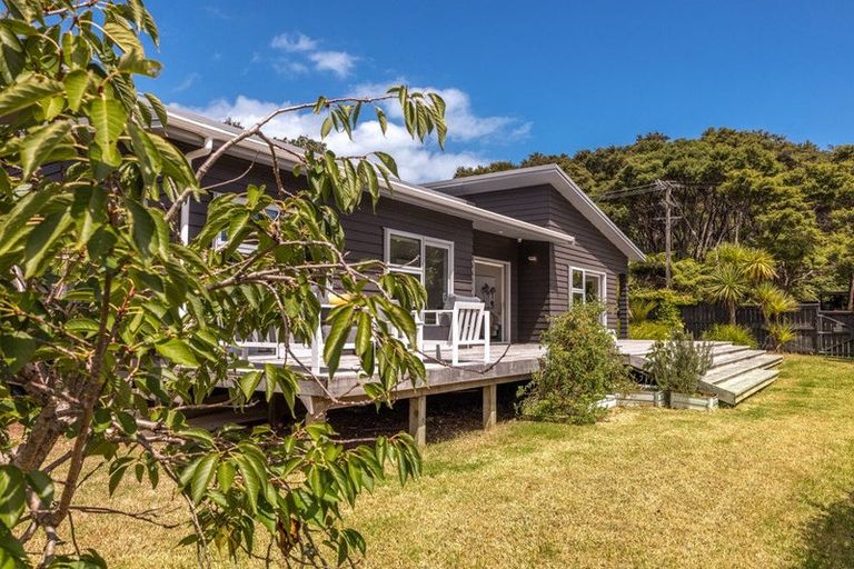 Photo of property in 19 Sea View Road, Ostend, Waiheke Island, 1081