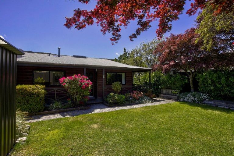 Photo of property in 5 Mincher Road, Kelvin Heights, Queenstown, 9300