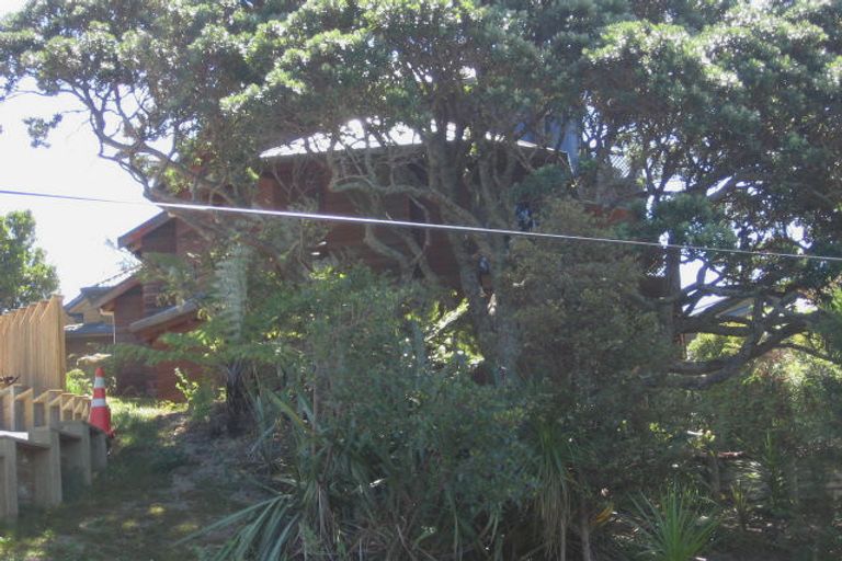 Photo of property in 2/62 Beach Road, Castor Bay, Auckland, 0620