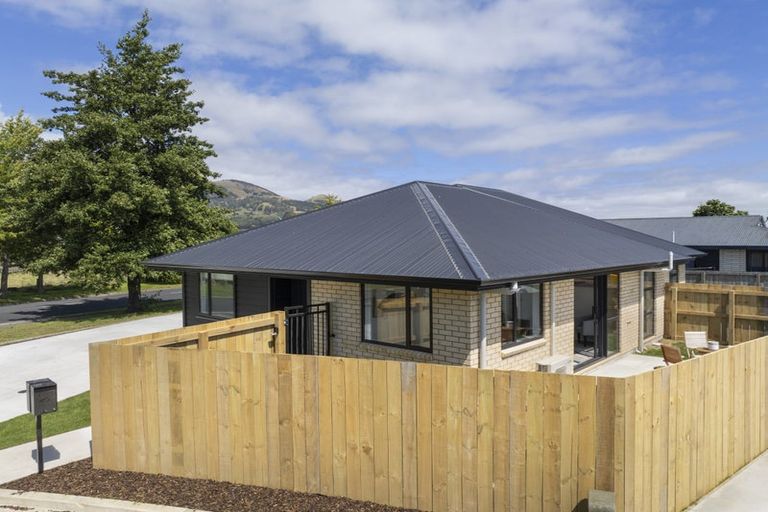 Photo of property in 100 Hagart-alexander Drive, Mosgiel, 9024