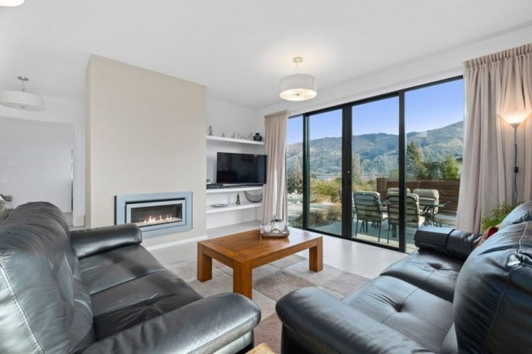 Photo of property in 5 Valley Crescent, Wanaka, 9305