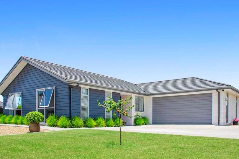 Photo of property in 22 Olney Court, One Tree Point, 0118