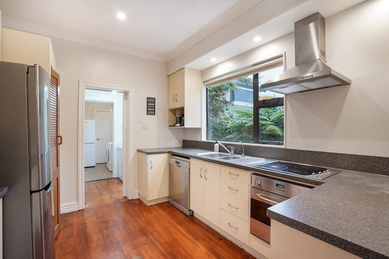 Photo of property in 6 Centennial Drive, Hokowhitu, Palmerston North, 4410