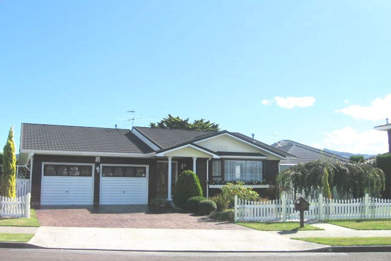 Photo of property in 14 Comeskey Grove, Elderslea, Upper Hutt, 5018