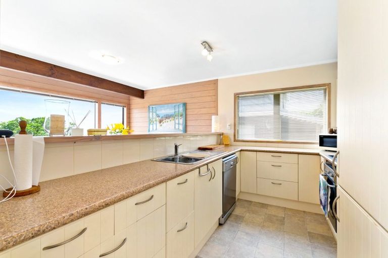 Photo of property in 1/272 Whangaparaoa Road, Red Beach, 0932