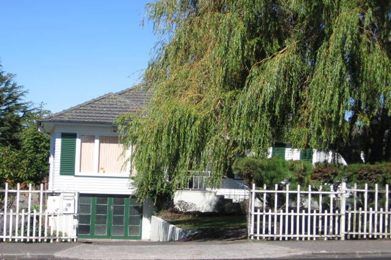 Photo of property in 1/9 Te Atatu Road, Te Atatu South, Auckland, 0610