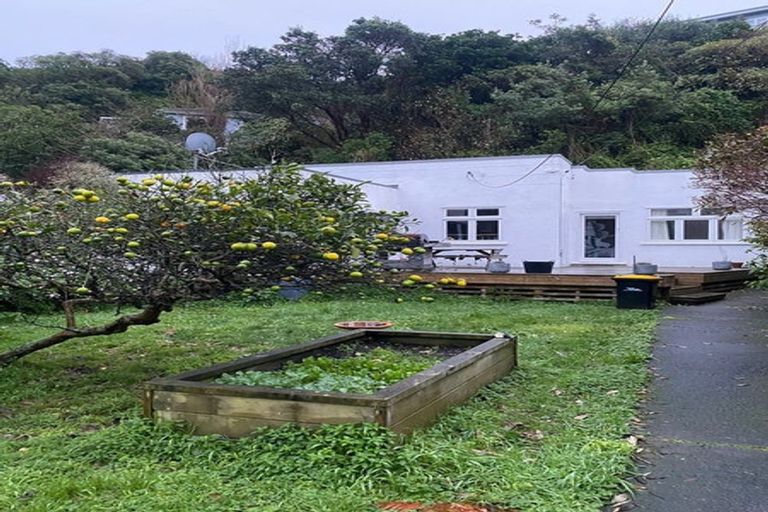 Photo of property in 35 Melrose Road, Island Bay, Wellington, 6023