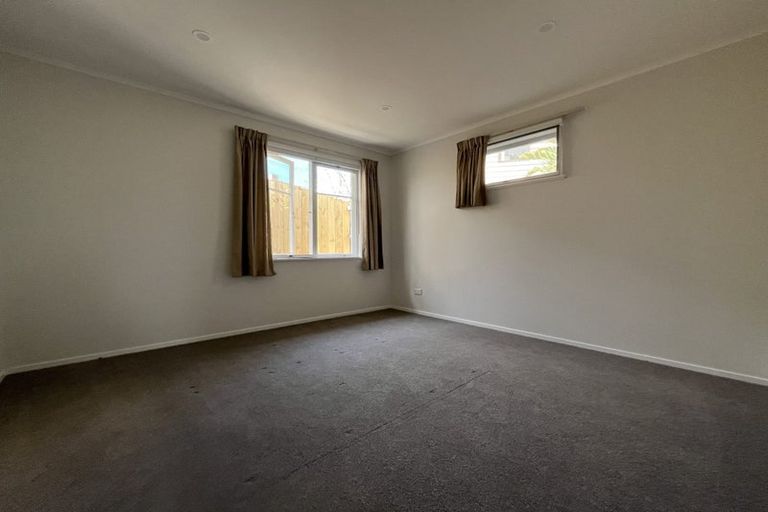 Photo of property in 138 Luckens Road, West Harbour, Auckland, 0618