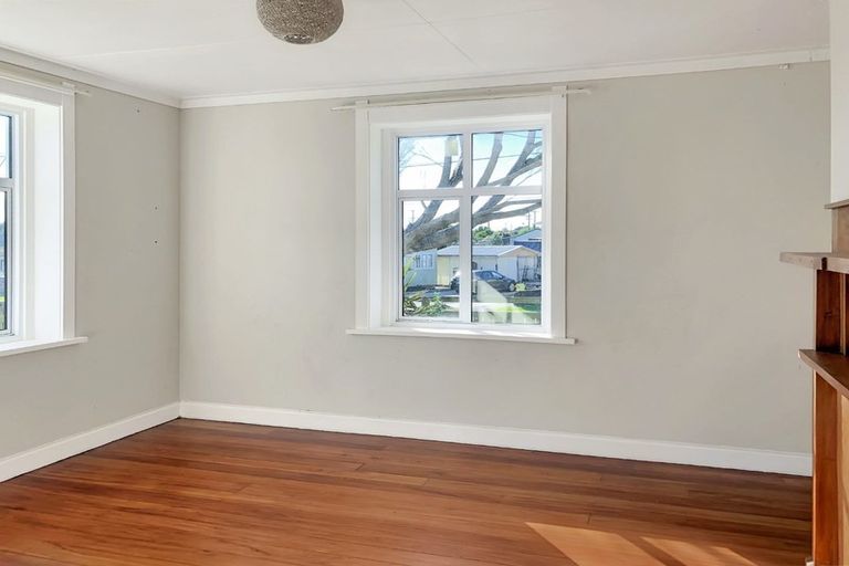 Photo of property in 1 Ashton Terrace, Castlecliff, Whanganui, 4501