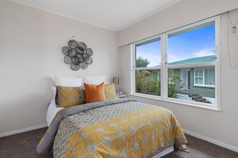 Photo of property in 2/5 Margaret Place, Milford, Auckland, 0620