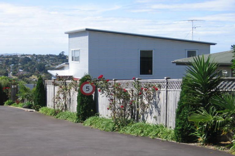 Photo of property in 2/597 East Coast Road, Browns Bay, Auckland, 0632