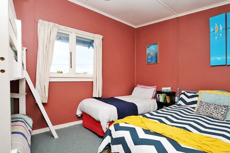 Photo of property in 16 Walker Street, Riverton/aparima, Riverton, 9822