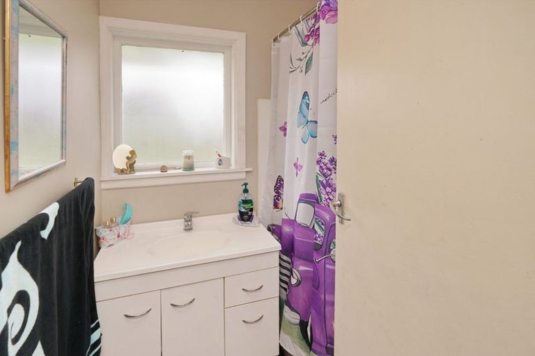 Photo of property in 33 Ontario Place, Wainoni, Christchurch, 8061