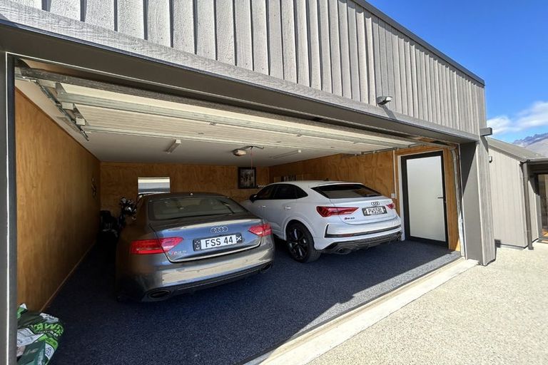 Photo of property in 32 Falconer Rise, Jacks Point, Queenstown, 9371