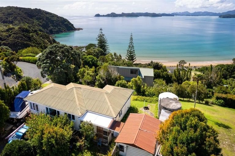 Photo of property in 34 Oneroa Road, Russell, 0202