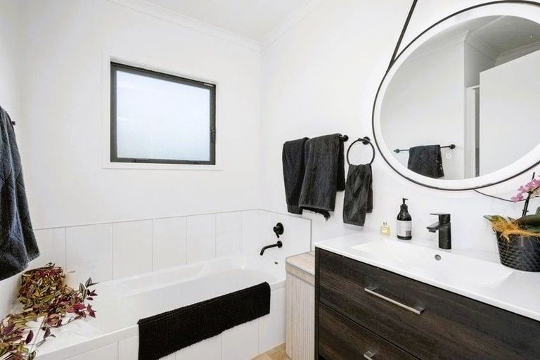 Photo of property in 8a Prospect Terrace, Pukekohe, 2120