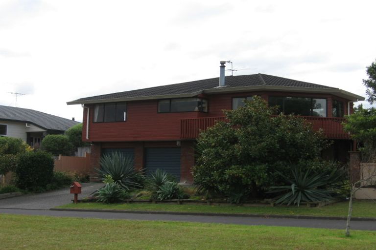 Photo of property in 2/33 Deanna Drive, West Harbour, Auckland, 0618