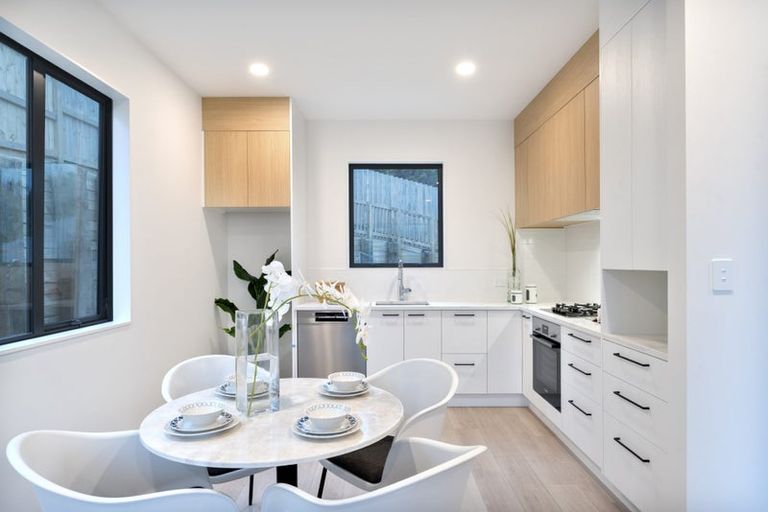 Photo of property in 42 Paparahi Place, Wainui, 0992