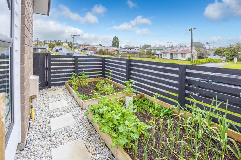 Photo of property in 2/33 Cowley Drive, Temple View, Hamilton, 3218