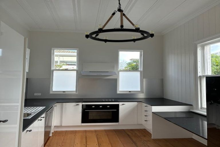 Photo of property in 1/30 Princes Street, Northcote Point, Auckland, 0627