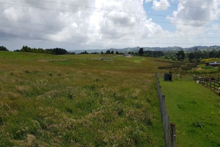 Photo of property in 141 Nixon Road, Taupaki, 0782