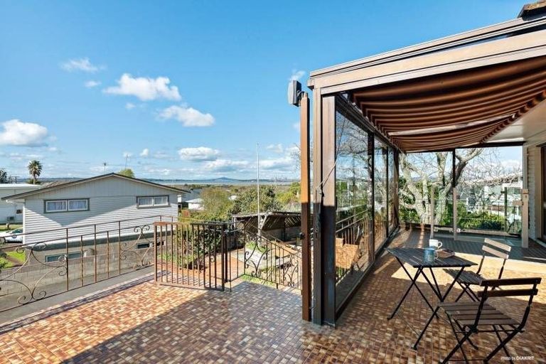 Photo of property in 191a Te Atatu Road, Te Atatu South, Auckland, 0610