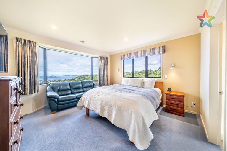 Photo of property in 9 Oceanview Terrace, Tirohanga, Lower Hutt, 5010
