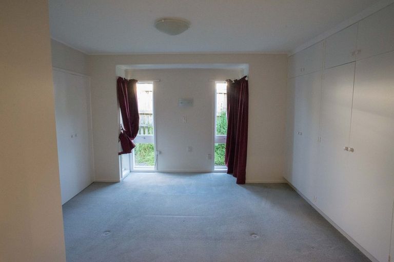 Photo of property in 58 Prince Regent Drive, Half Moon Bay, Auckland, 2012