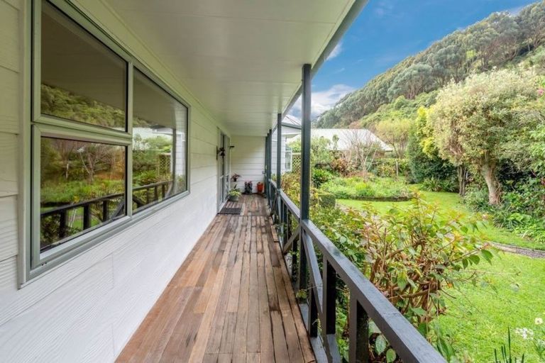 Photo of property in 12 Poneke Drive, Waikanae, 5036