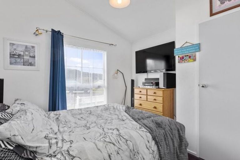 Photo of property in 29 Newburn Grove, Wainuiomata, Lower Hutt, 5014