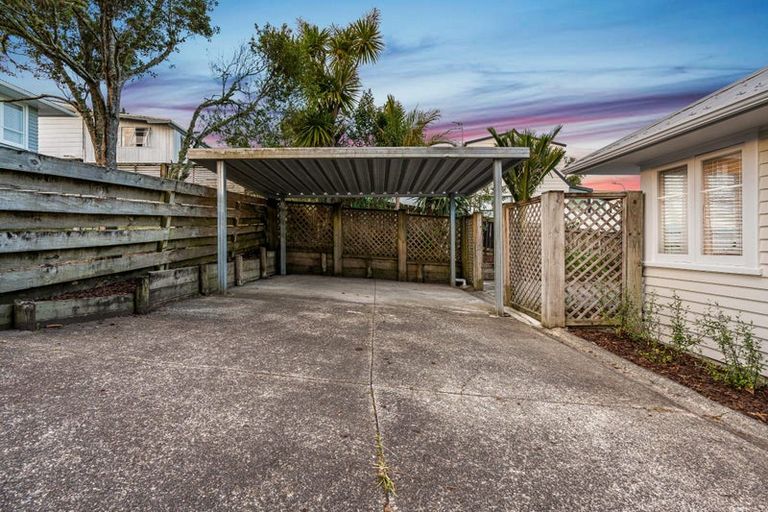 Photo of property in 243a Glengarry Road, Glen Eden, Auckland, 0602