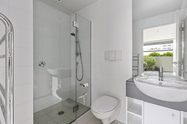 Photo of property in Sanctum Apartment, 10 Ebor Street, Te Aro, Wellington, 6011