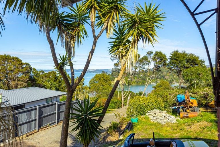 Photo of property in 22 Arapito Road, Titirangi, Auckland, 0604