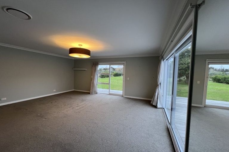 Photo of property in 171 Boord Crescent, Kumeu, 0891
