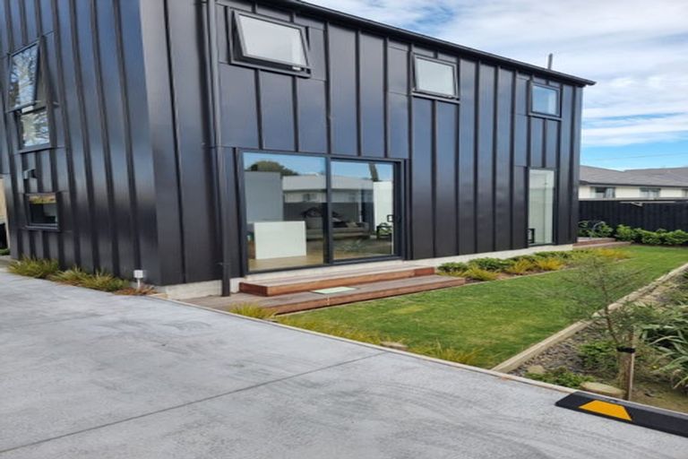 Photo of property in 261a Edgeware Road, Edgeware, Christchurch, 8013