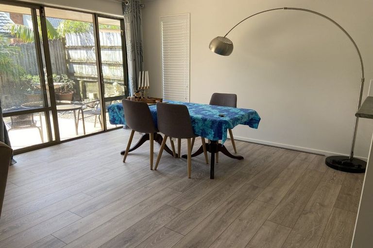 Photo of property in 74 Kingdale Road, Henderson, Auckland, 0610