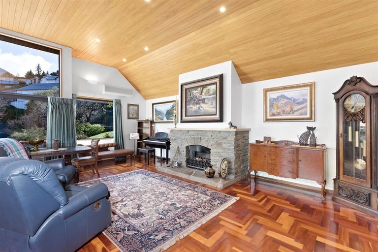 Photo of property in 33 Edinburgh Drive, Queenstown, 9300