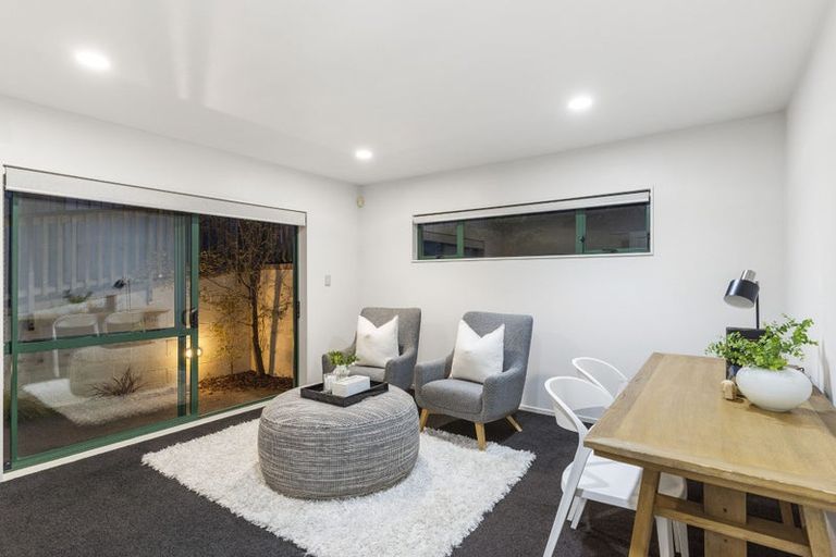 Photo of property in 5 Baulcomb Parade, Windsor Park, Auckland, 0632